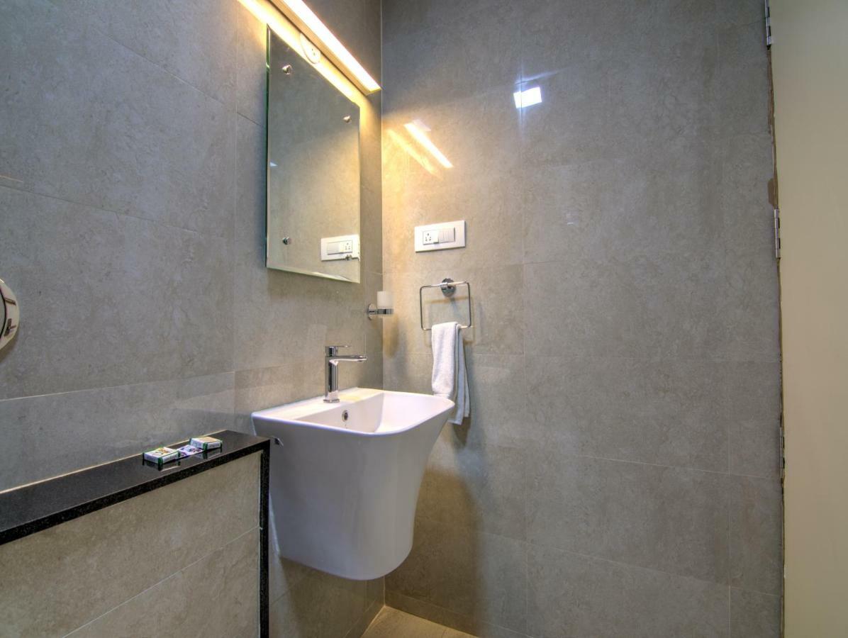 Sunshine Suites Grand Deluxe Bangalore Exterior photo